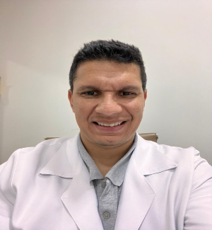 Dr. Felipe Gustavo Correia