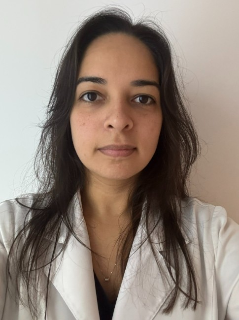 Dra. Carine Almeida Louzada 